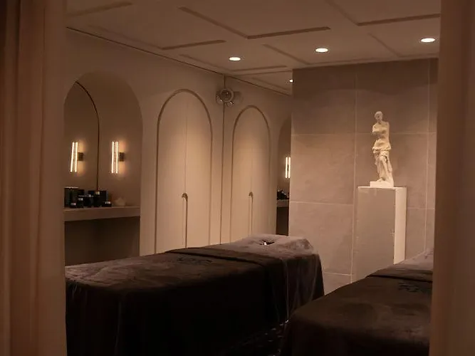 Experimental Marais Otel 5*