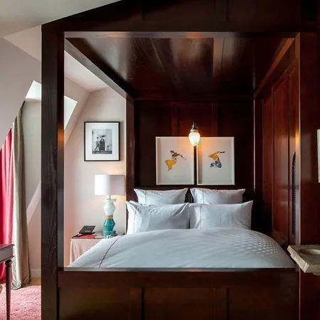 Experimental Marais Hotel 5*