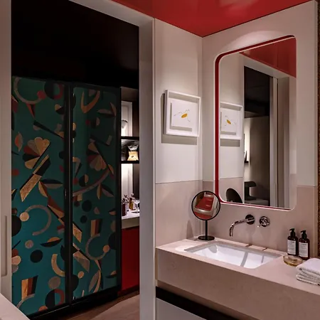 Experimental Marais Hotel