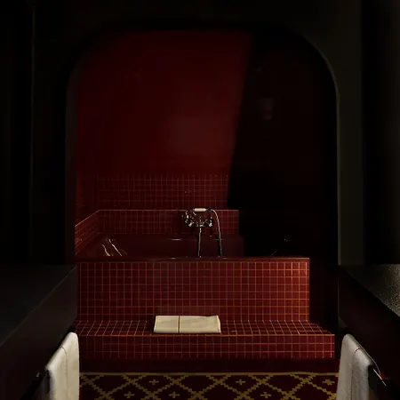 Experimental Marais Hotel