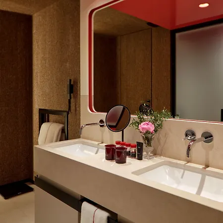 Experimental Marais Hotel 5*