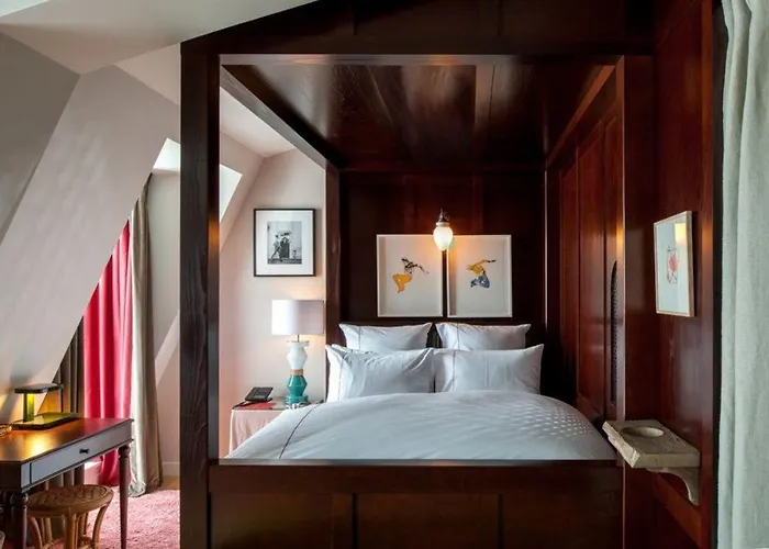 Experimental Marais Hotel 5*