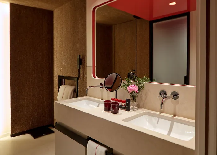 Experimental Marais Hotel 5*