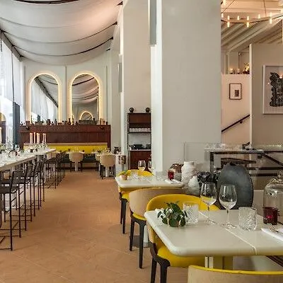 Experimental Marais Hotel