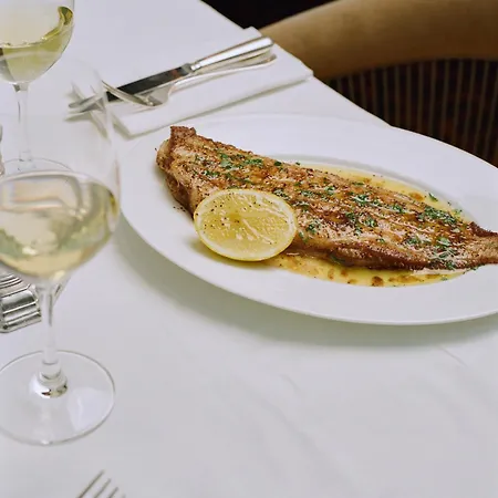 호텔 Experimental Marais 5*